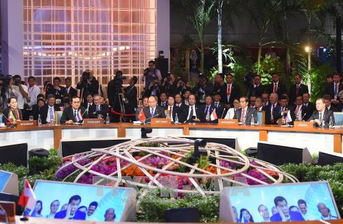 Thủ tướng Nguyễn Xuân Phúc dự các Hội nghị Cấp cao ASEAN với các Đối tác ảnh 2